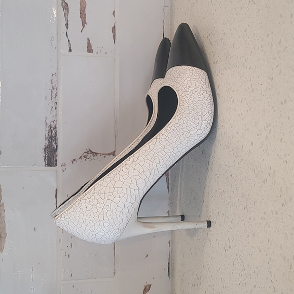 Kenneth Cole white and black high heels - Picture 5 of 6